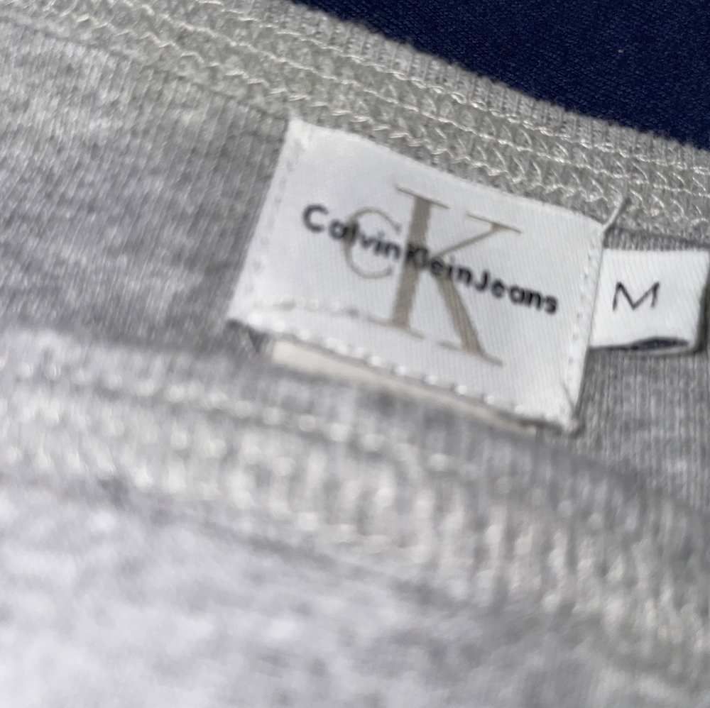 Calvin Klein - Picture 2 of 4